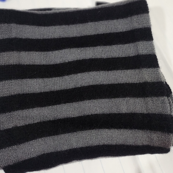 MARC by Marc jacobs 💯 Authentic Wool 8 by 68 inches - Picture 4 of 9